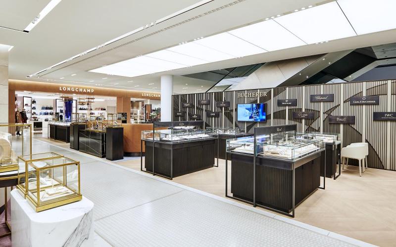 Münch+Münch Projekt Bucherer-Store Oberpollinger - Mittelraummöbel für Uhren vor Markenwand