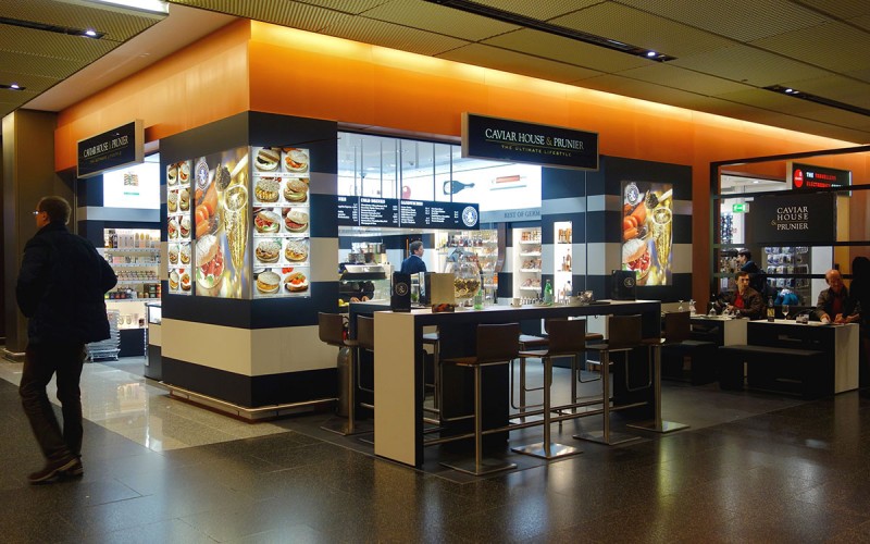 Münch+Münch Projekt Caviar House & Prunier Retail Store Flughafen Frankfurt - Totale mit Gastrobereich außen